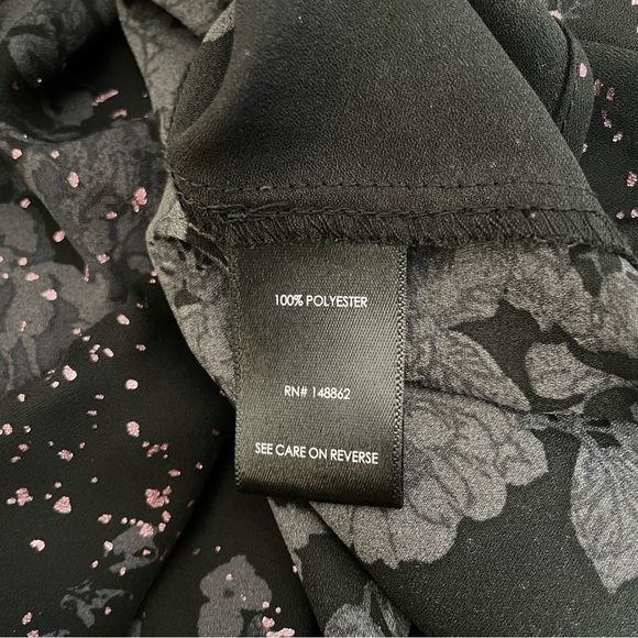 Torrid Faux Wrap Faux-Sleeve Tunic Top Black Floral Pink Sparkle Hi-Lo Size 2 - Picture 6 of 8